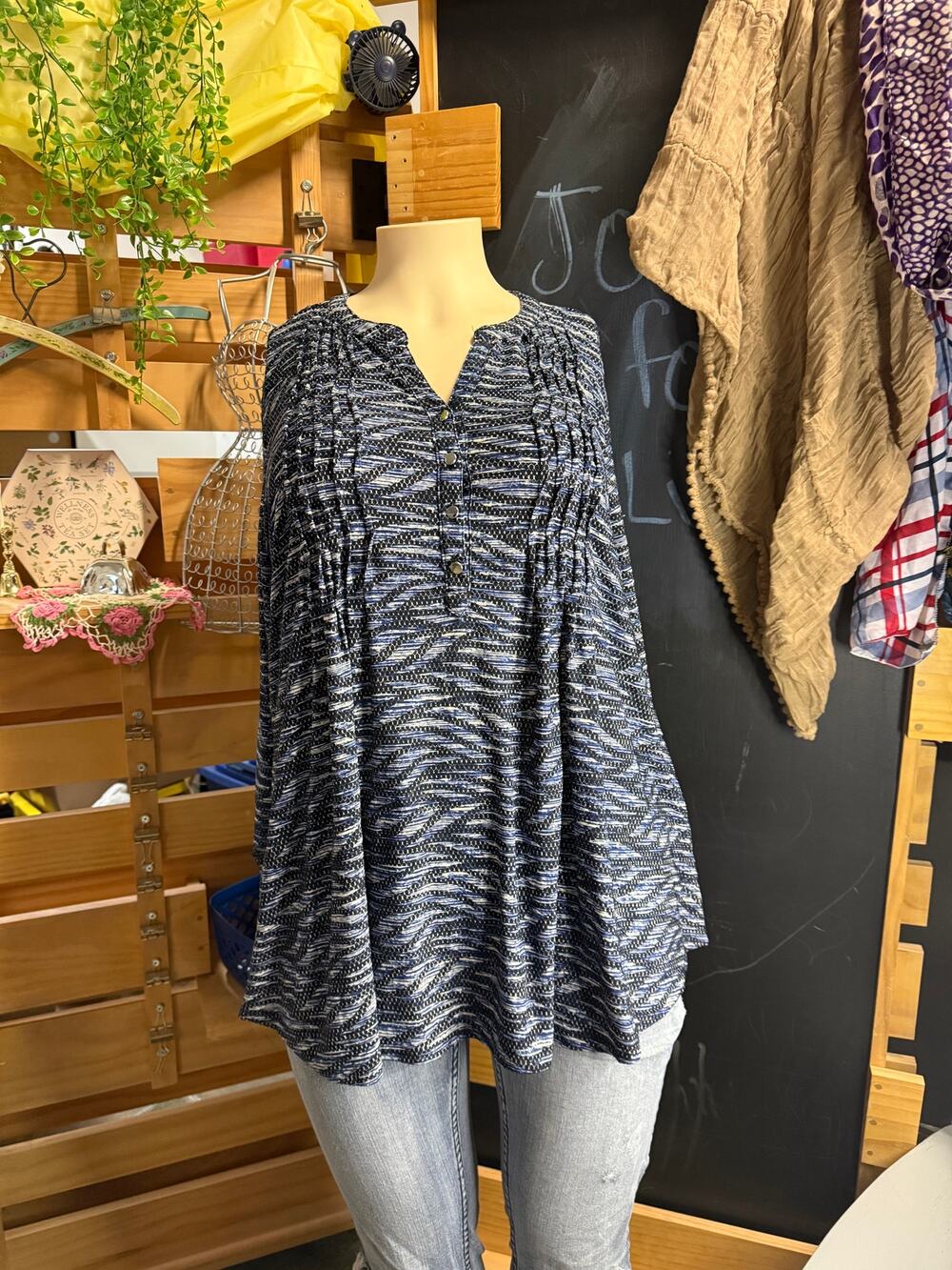 Avenue   Pullover Blouse  Size 26/28 in Black, Blue, White